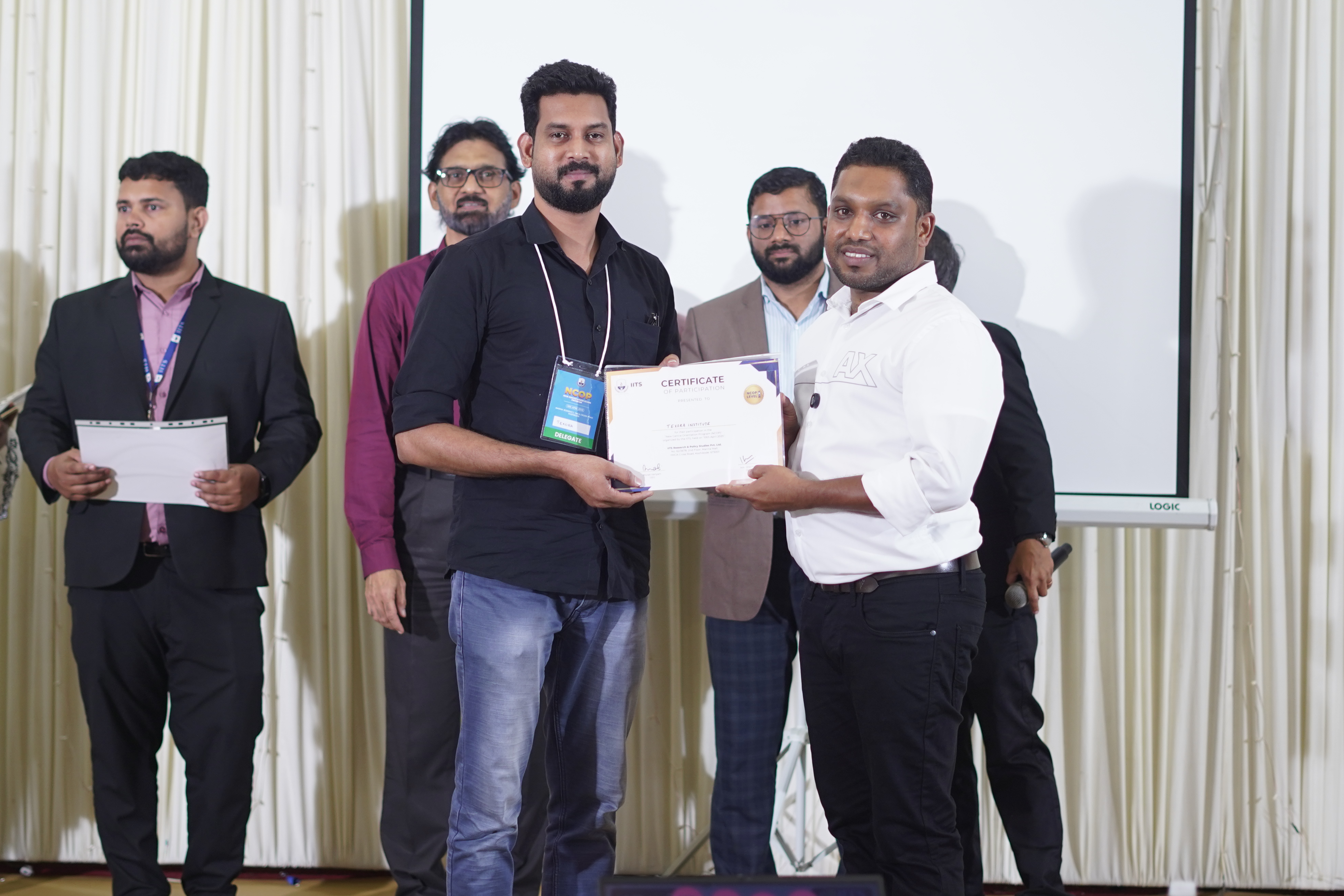 award-img