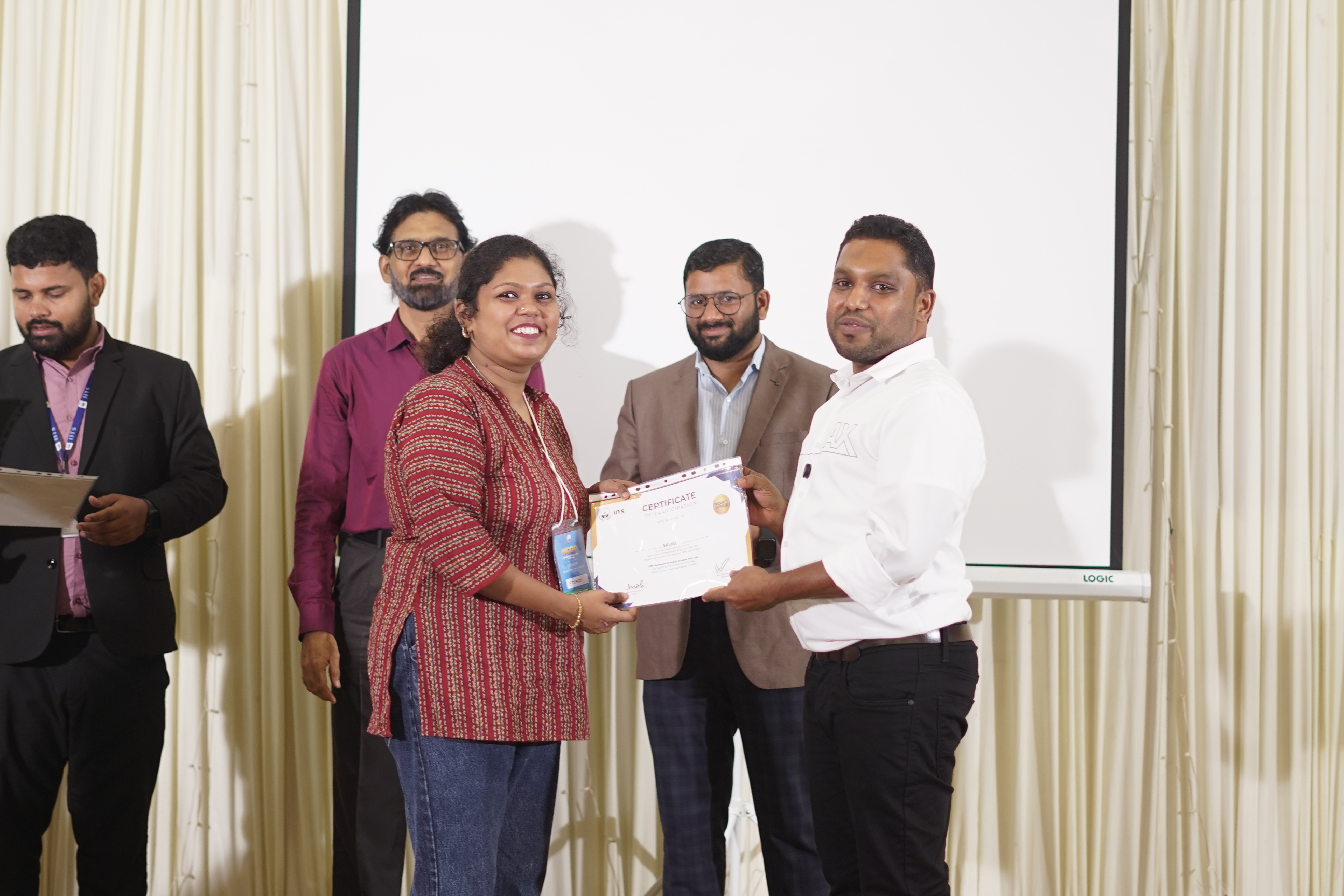 award-img